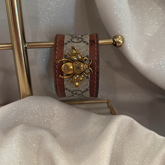 Michelle Mabelle Vintage Gucci Bracelet with Bee NWT - Picture 5 of 6